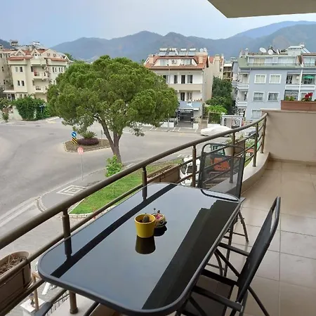 Merkezi Konumda Dublex, Havuzlu Ve Kapali Garajli Daire Marmaris